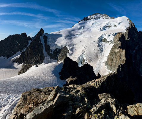 Photos, paysage des Alpes : La barre des Ecrins depuis Roche Forio 3700m, juin 2019.