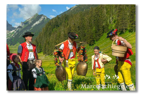 Marcel Schiegg Fotografie, Tradition, Brauchtum, Alpfahrt, Oeberefahre, Appenzell, Appenzellerland, Öberefahre, Alpstein, Senntumschellen