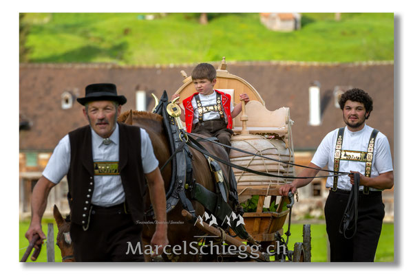 Marcel Schiegg Fotografie, Tradition, Brauchtum, Alpfahrt, Oeberefahre, Appenzell, Appenzellerland, Öberefahre, Lediwagen
