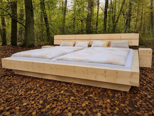 Familienbett aus Zirbe mit Lehne 270x200cm