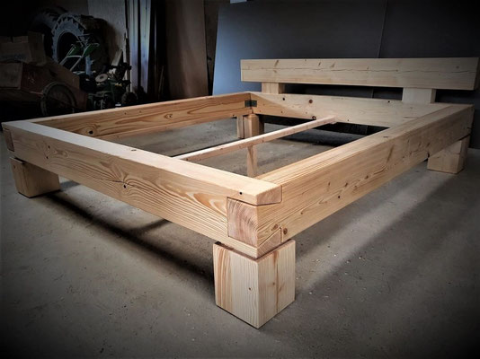 Balkenbett mit Mittelsteg in der Werkstatt