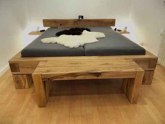 Massivholzbett aus Eiche, handgefertigt vom Tischler mit schlichtem, zeitlosem Design