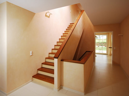 Holzstufen auf Betontreppe - Massive Treppenstufen aus Holz - Bucher ... Holzstufen auf Betontreppe - Massive Treppenstufen aus Holz - Bucher ...