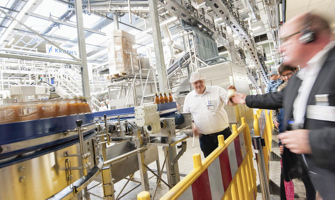 PR-Foto von der Veranstaltung Tag der offenen Tür bei Eckes Granini, Hohes C Orangensaft in der Produktionsstraße