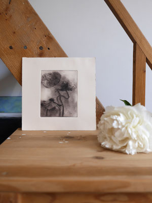 Pavots, 13*10 cm, Gravure sur plaque de cuivre, encre au sucre et aquatinte, impression monotypée sur Papier Fabriano 285 mg 20*20 cm