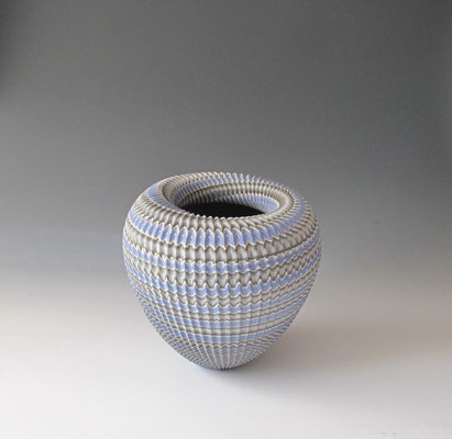 “Abyss”neriage(marbleized) vessel with carved pleated surface 31.5㎝×29.7(㎝/H)　
