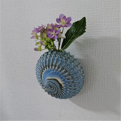 `Landing on the moon` neriage(marbleized) hang vase with carved pleated surface 11.6*9.5 (㎝/H)　