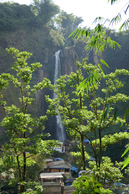 Malino Tour - Südsulawesi - Wasserfall - travelumdiewelt.de