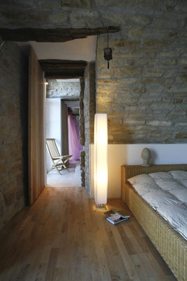 Schlafzimmer mit Tonnengewölbe im Erdgeschoss mit eigenem Bad gleich vor der Zimmertür