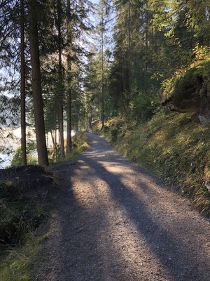 Wanderweg um den Caumasee