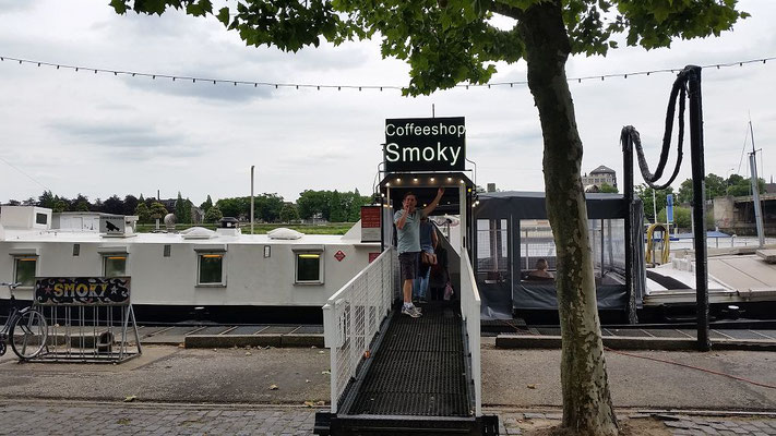 hier gibt es die speziellen Rauchwaren, speziell für Niederlande