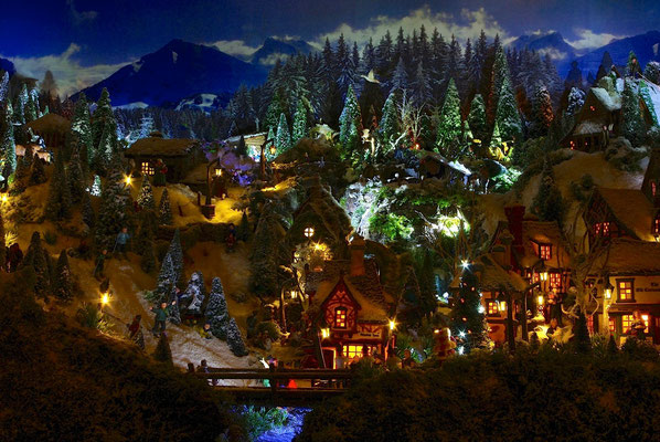 Village de Noël/Christmas Village 2014 de nuit: Vue du bas