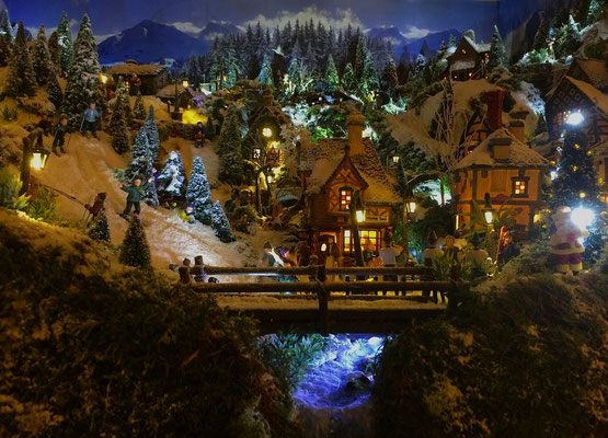 Village de Noël/Christmas Village 2014 de nuit: Sous le pont coule le torrent