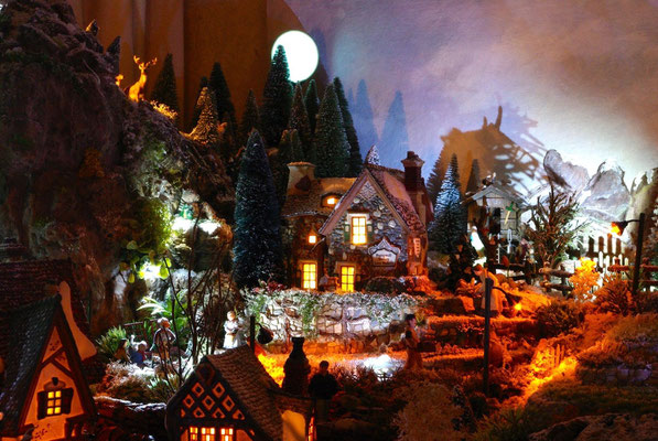 Village Noël/Christmas Village 2013, la nuit: La maison de pierres