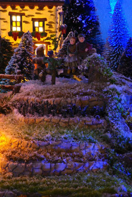 Village Noël/Christmas Village 2013, la nuit: Le rendez-vous des copains