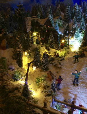 Village de Noël/Christmas Village 2014 de nuit: Tout le monde rentre...