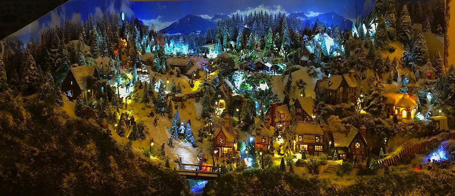 Village de Noël/Christmas Village 2014 la nuit : Panoramique du village la nuit