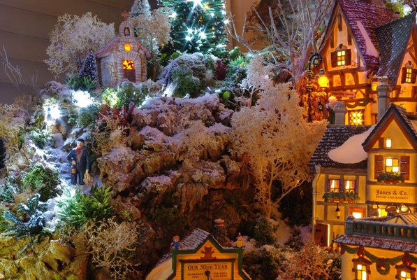 Village Noël/Christmas Village 2013, la nuit: Retour au phare