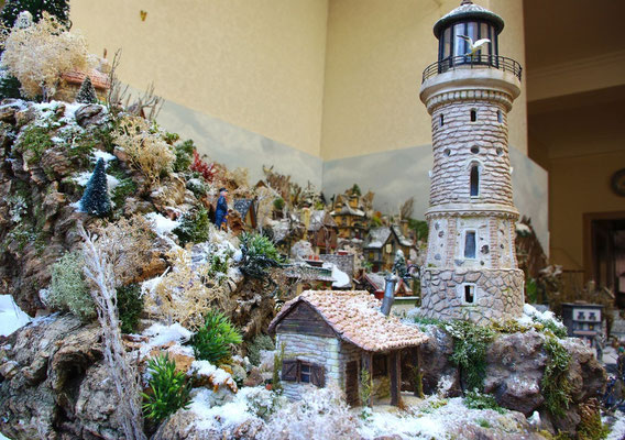 Village Noël/Christmas Village 2013: maisonnette du gardien au pied du phare