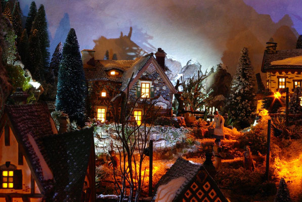 Village Noël/Christmas Village 2013, la nuit: Arrosage du soir