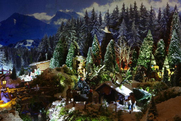 Village de Noël/Christmas Village 2014 de nuit: Nuit active au-dessus du village