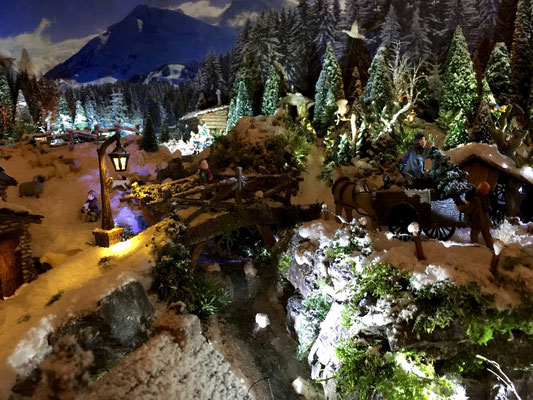 Village de Noël/Christmas Village 2014 de nuit: La nuit est tombée mais le travail continue