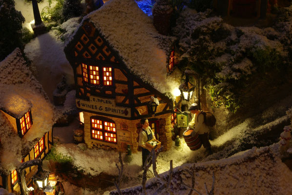 Village de Noël/Christmas Village 2014 de nuit: La journée est finie