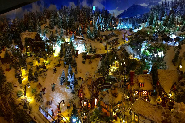 Village de Noël/Christmas Village 2014 de nuit: Les pistes