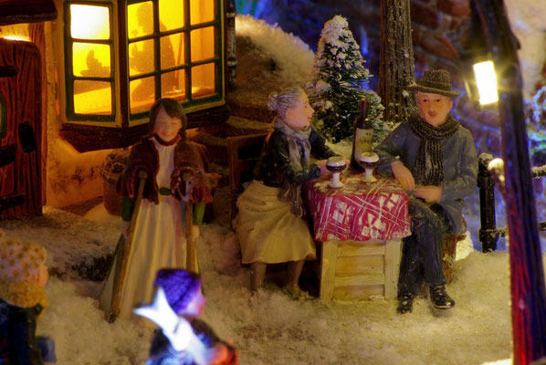 Village de Noël/Christmas Village 2014 de nuit: Un petit vin chaud !