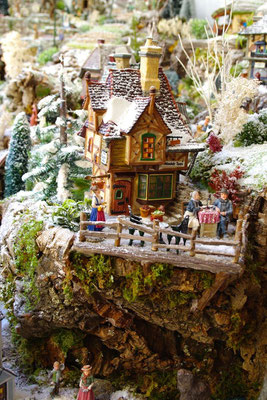 Village Noël/Christmas Village 2013: La taverne de la cascade