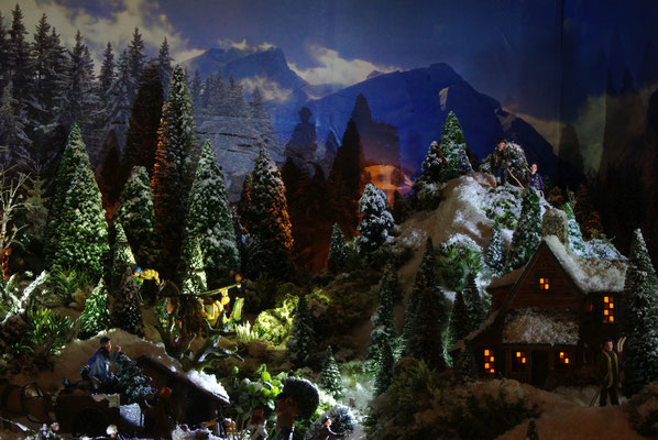 Village de Noël/Christmas Village 2014 de nuit: Montagnes dans la nuit