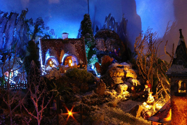 Village Noël/Christmas Village 2013, la nuit: Le cottage du haut