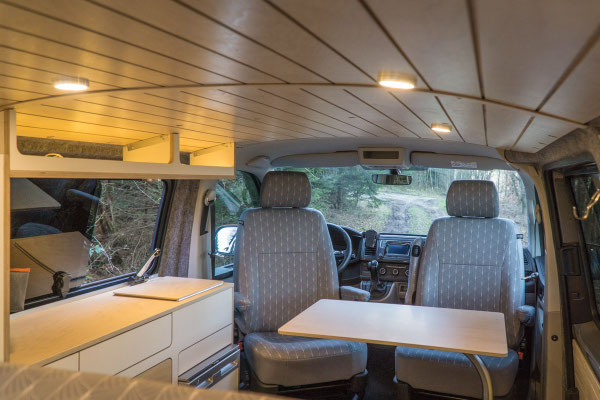 VanBUS Schwenktisch für Fahrer- und Beifahrersitz 