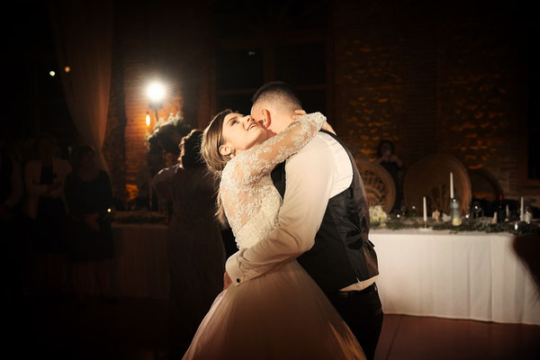 Mise en lumière des mariés, first dance, mariage au Mas Conte dans le sud de la France. Wedding. Dj. Stéphane Terpreau.