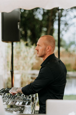 Stéphane Terpreau dj mariage Perpignan. Mariage Narbonne. Mariage Montpellier. Mariage Costa Brava. Mariage Ibiza. Musique et mise en lumière pour votre mariage. Dj wedding.