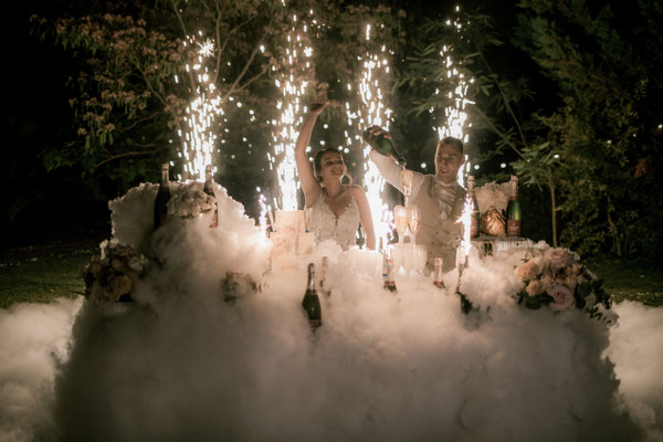 Mariage au Château château Nadal-Hainaut, mise en lumière gâteau et musique. Wedding south of France. Stéphane Terpreau