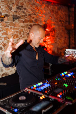 Dj Francais mariage Costa-Brava, Barcelone, Marbella, Ibiza. Vidéaste mariage.