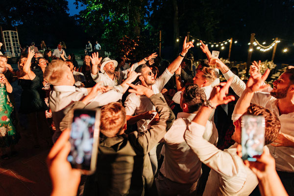 Mariage Anglais à Perpignan avec une ambiance de folie. Musique et éclairage Stéphane Terpreau. English wedding. Mariage sud de la France.