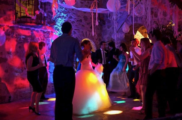 Dj mariage au Château de Riell à Molitg les Bains. Riell Castle wedding Dj. Stéphane Terpreau.