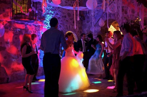Dj mariage au Château de Riell à Molitg les Bains. Riell Castle wedding Dj. Stéphane Terpreau.
