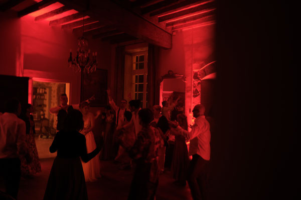 Mariage au château d'Agel, mise en lumière et musique. Wedding at the castle d'Agel, music and Lighting, Dj Stéphane Terpreau, mariage sud de la France.