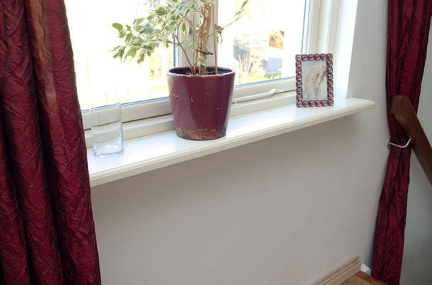 schöne weisse Fensterbank