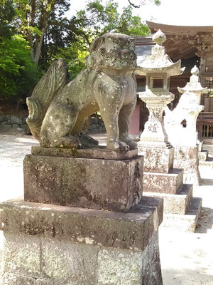 與止日女神社の狛犬【吽形】全体像の写真