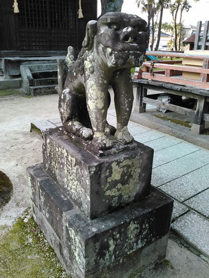 本庄神社の狛犬【吽形】全体像の写真
