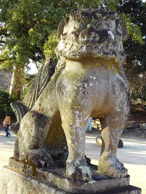 與止日女神社の狛犬【吽形】アップの写真