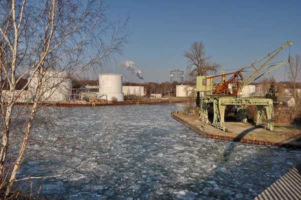 Petroleumhafen - Portaldrehkräne (denkmalgeschützt) 