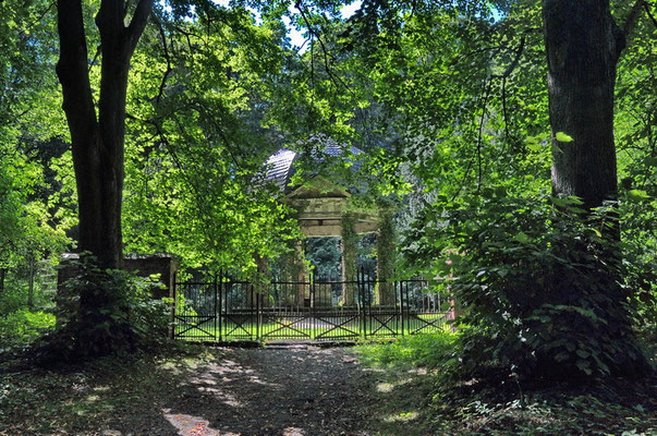 Tempel der Ruhe, privater Friedhof der Familie von Bodelschwingh