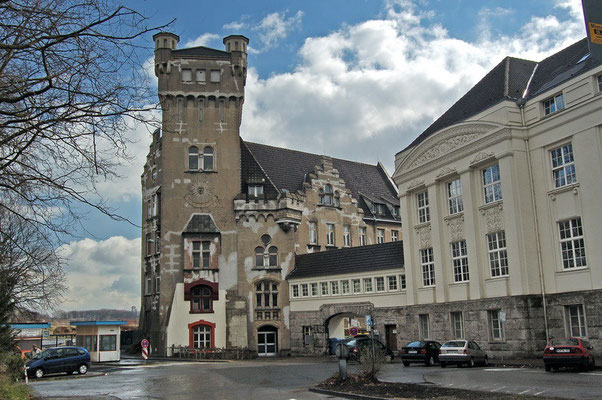 Hörder Burg am PHOENIX See, Dortmund | 2005 mit ersten Farbproben für den Außenanstrich
