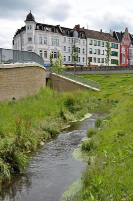  Renaturierte Emscher am Wasserschloss Haus Rodenberg, Do-Aplerbeck