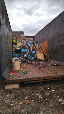 Der Müll wurde in einem Container gesammelt, der vom Landkreis zur Verfügung gestellt wurde.